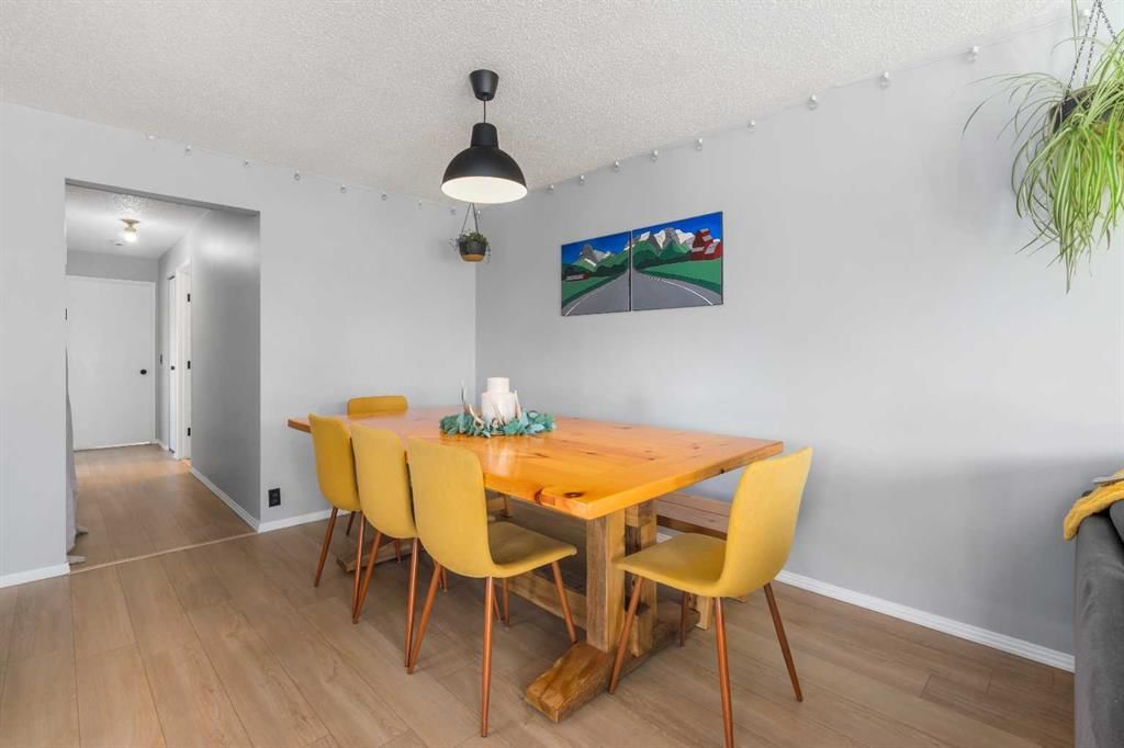 92 Millcrest Green SW, Calgary — photo 5 of 38