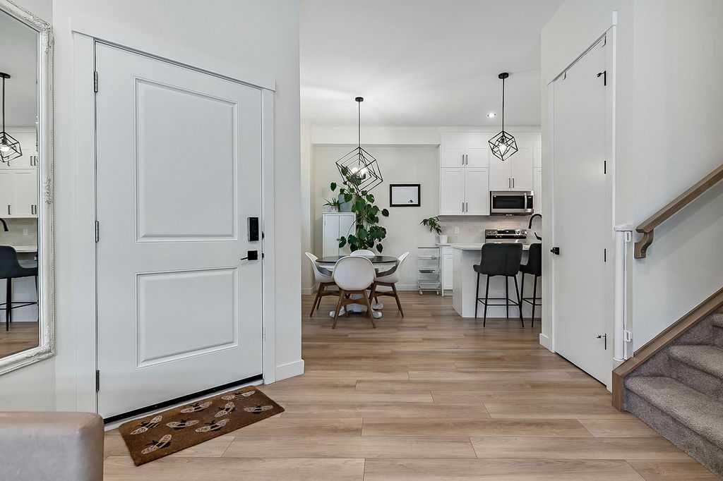4, 4411 17 Avenue NW, Calgary — photo 3 of 49
