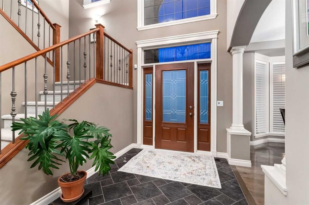 47 Discovery Ridge Mount SW, Calgary — photo 2 of 50