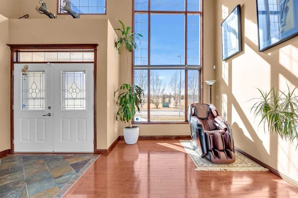 10409 Hamptons Boulevard NW, Calgary — photo 4 of 50