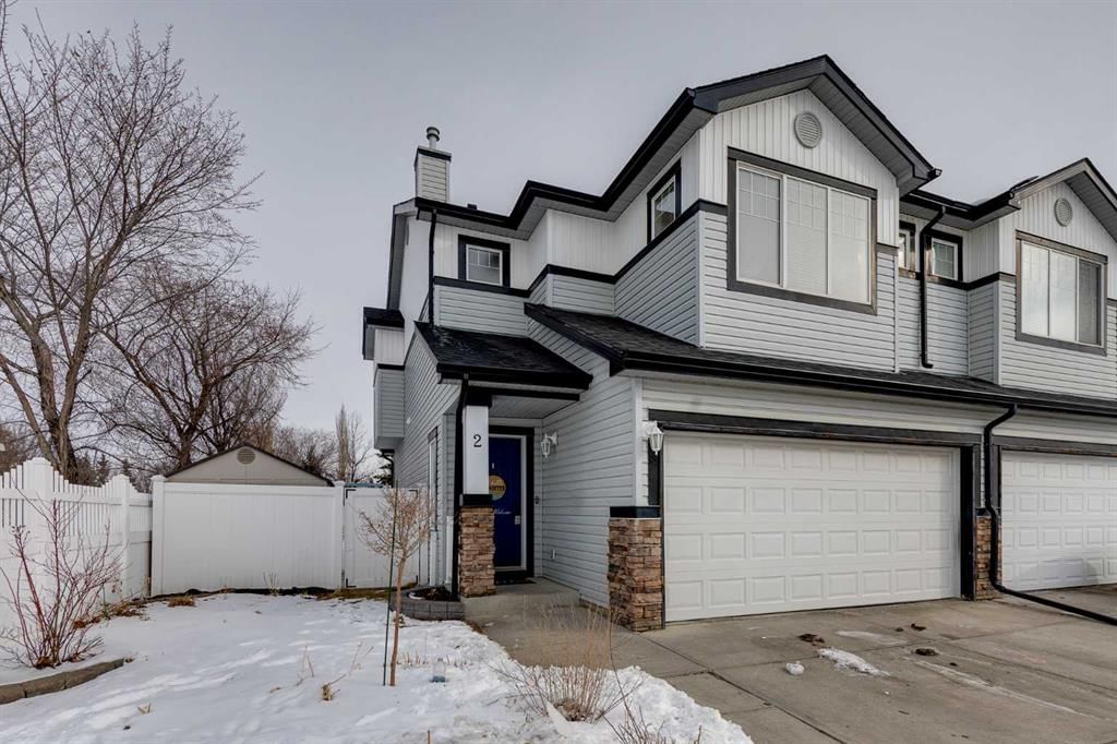 2 Everridge Villas SW, Calgary — photo 2 of 31