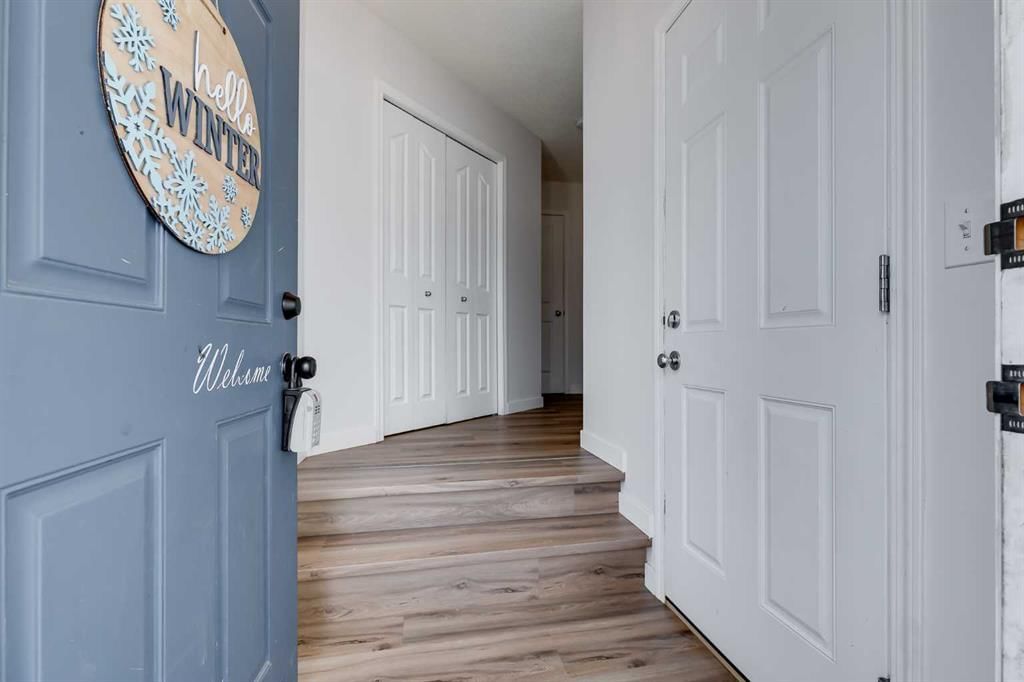 2 Everridge Villas SW, Calgary — photo 3 of 31