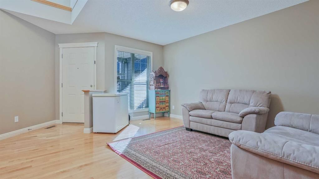 220 Everwillow Green SW, Calgary — photo 5 of 46