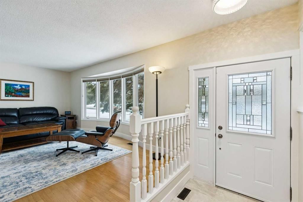 359 Norseman Road NW, Calgary — photo 2 of 43