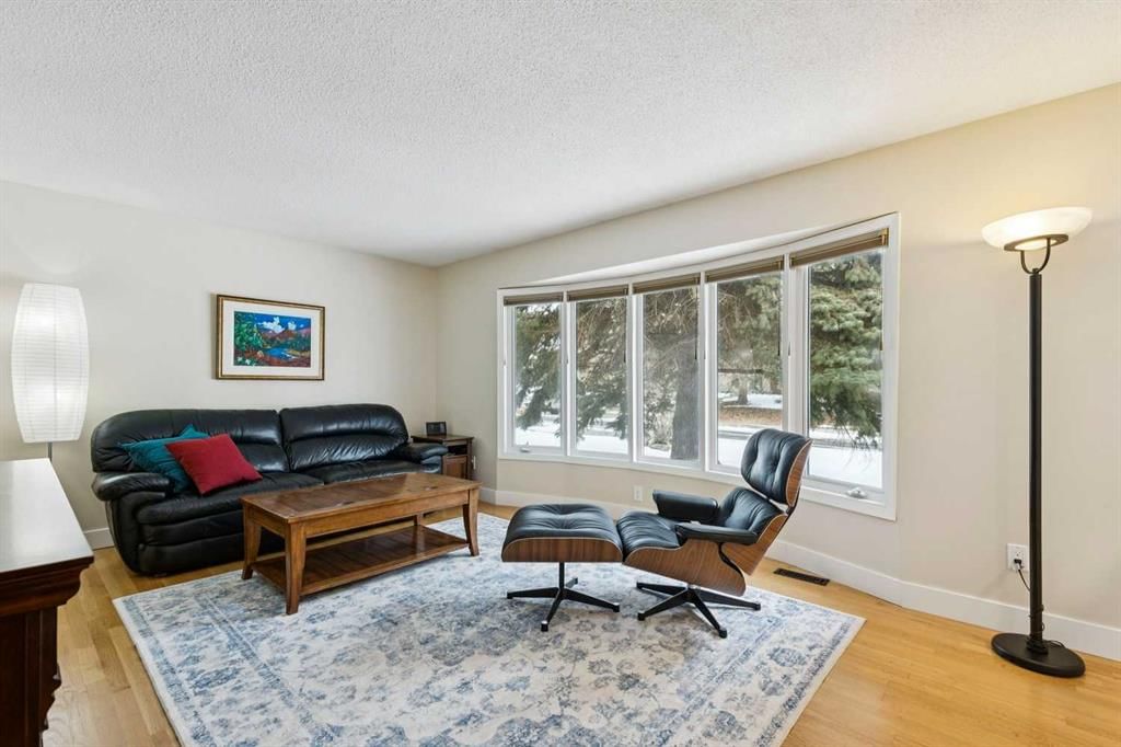 359 Norseman Road NW, Calgary — photo 4 of 43