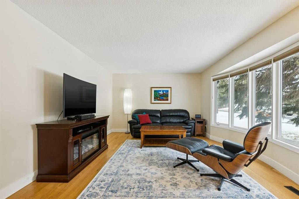 359 Norseman Road NW, Calgary — photo 5 of 43