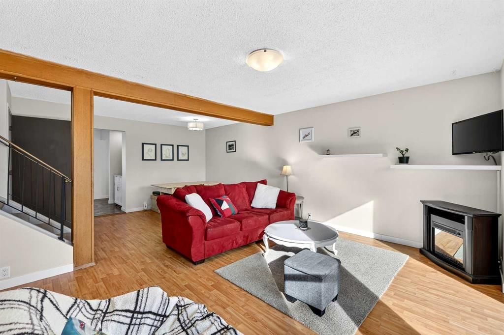 95 Woodglen Grove SW, Calgary — photo 5 of 49