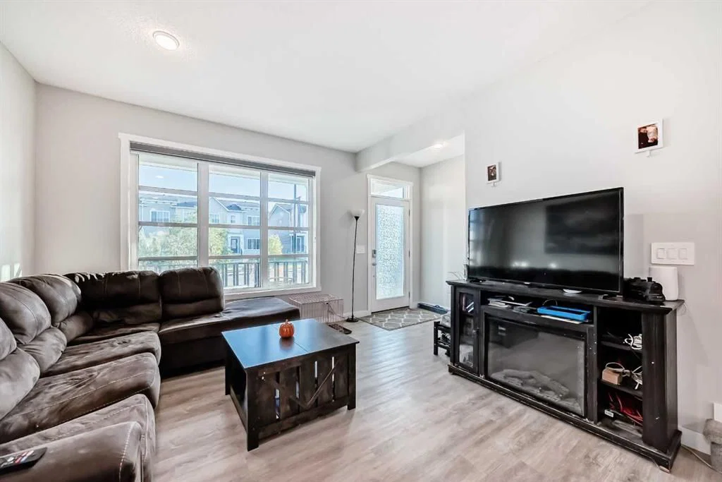7468 202 Avenue SE, Calgary — photo 4 of 38
