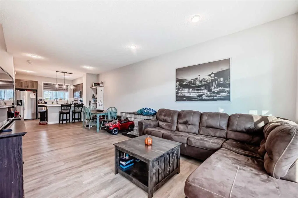 7468 202 Avenue SE, Calgary — photo 5 of 38