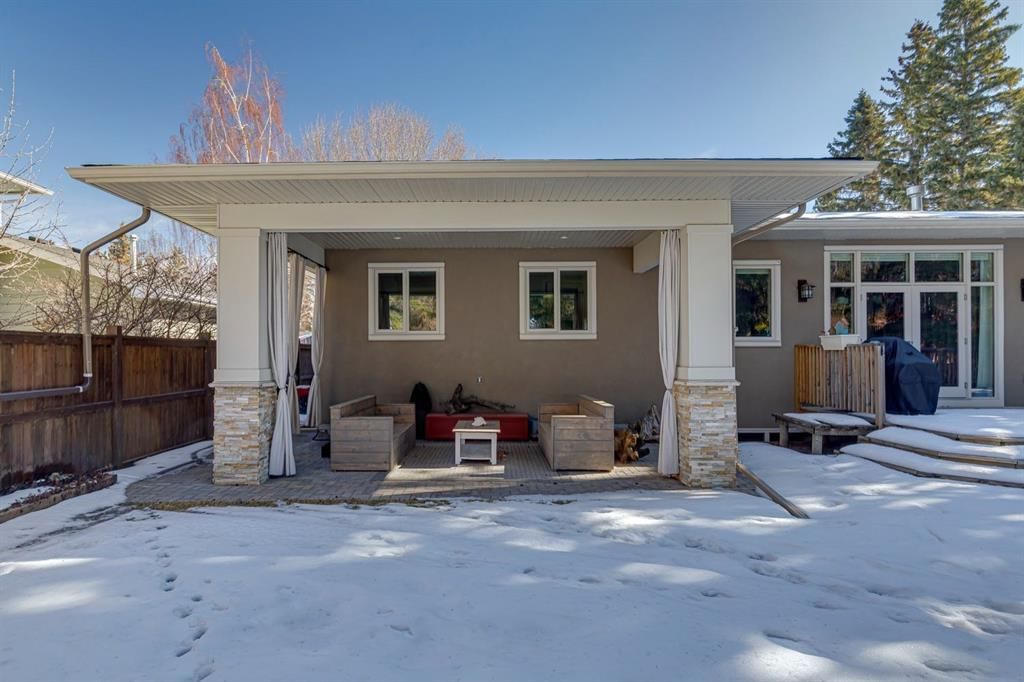 6925 Lefroy Court SW, Calgary — photo 3 of 37