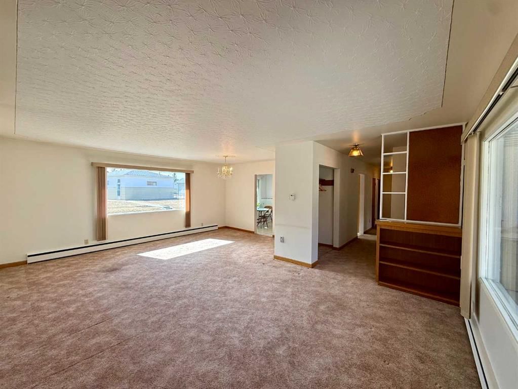 151 Fielding Drive SE, Calgary — photo 5 of 43