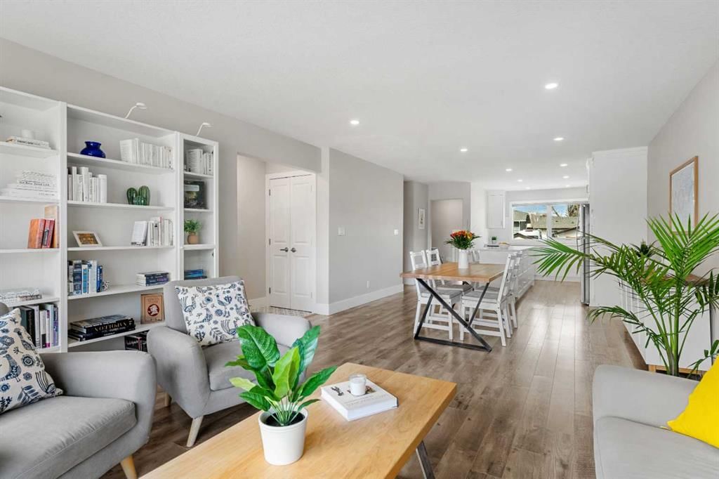 16 Midcrest Rise SE, Calgary — photo 4 of 50