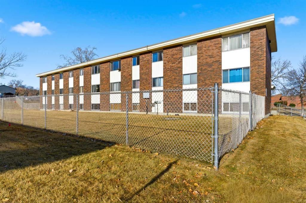 103, 231 64 Avenue NW, Calgary — main listing photo