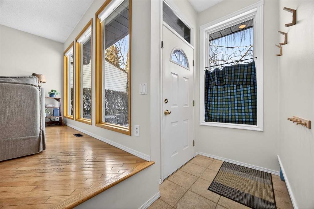 100 Strathcona Close SW, Calgary — photo 4 of 49
