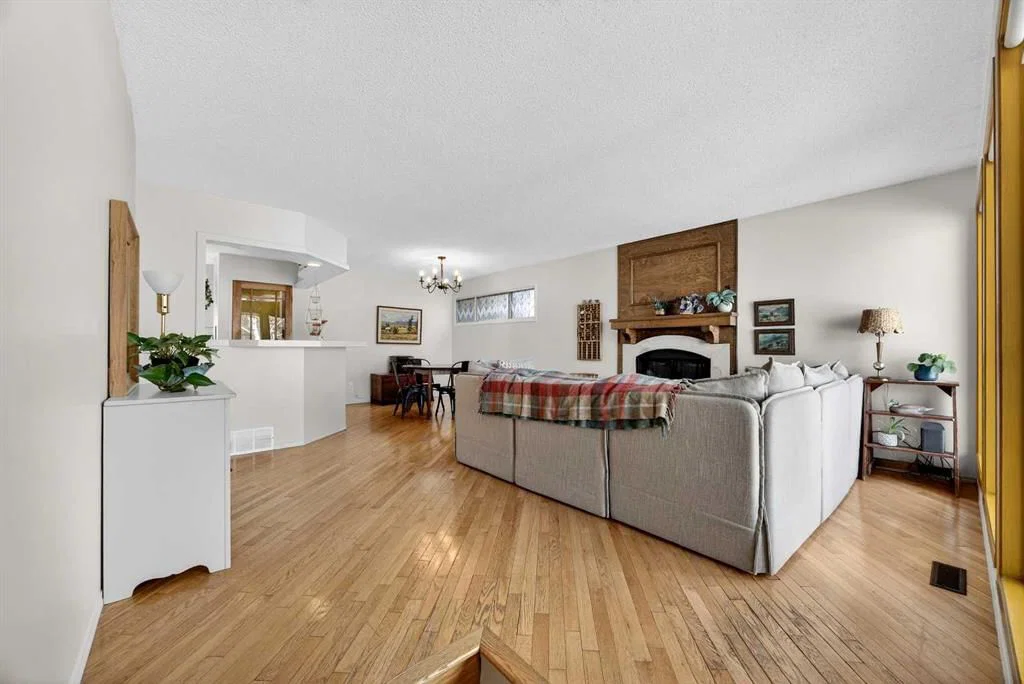 100 Strathcona Close SW, Calgary — photo 5 of 49