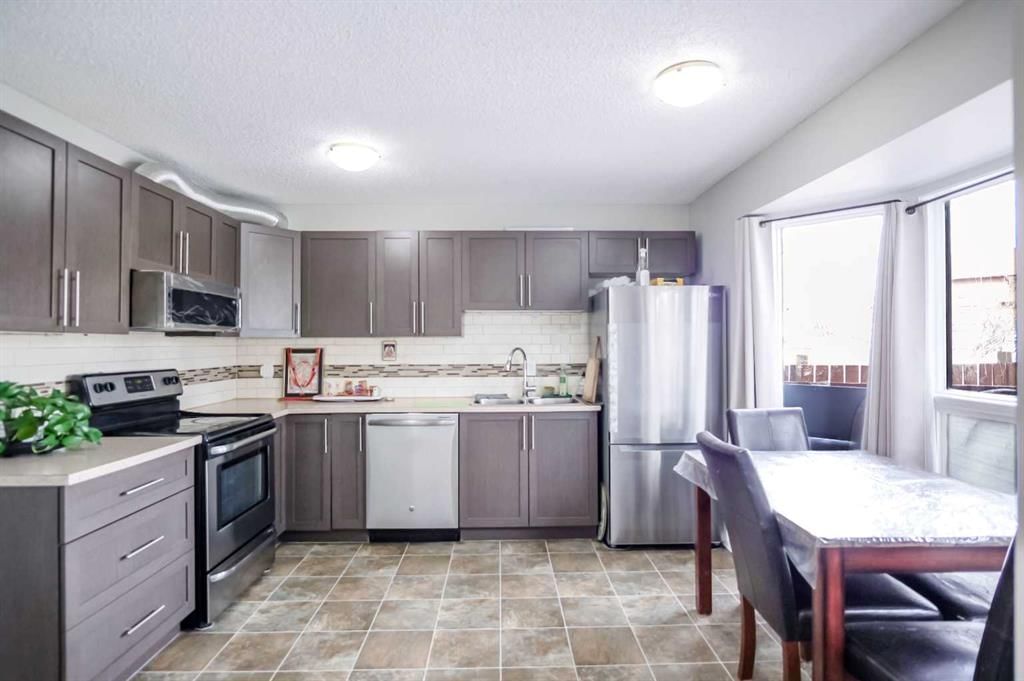 52 Templeby Way NE, Calgary — photo 3 of 31