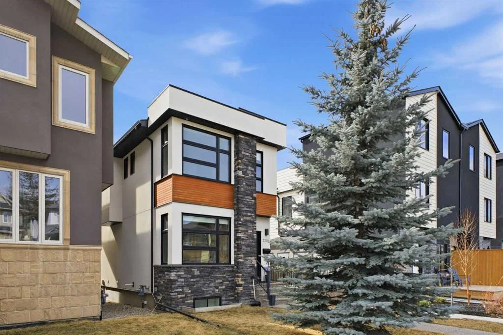 2131 31 Avenue SW, Calgary — photo 2 of 50