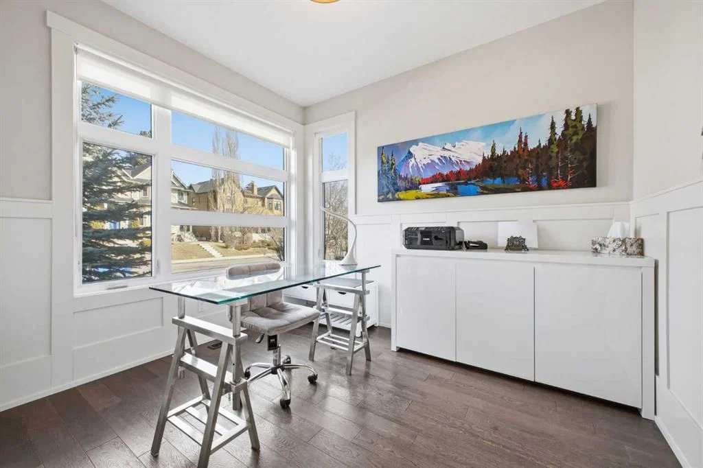 2131 31 Avenue SW, Calgary — photo 4 of 50