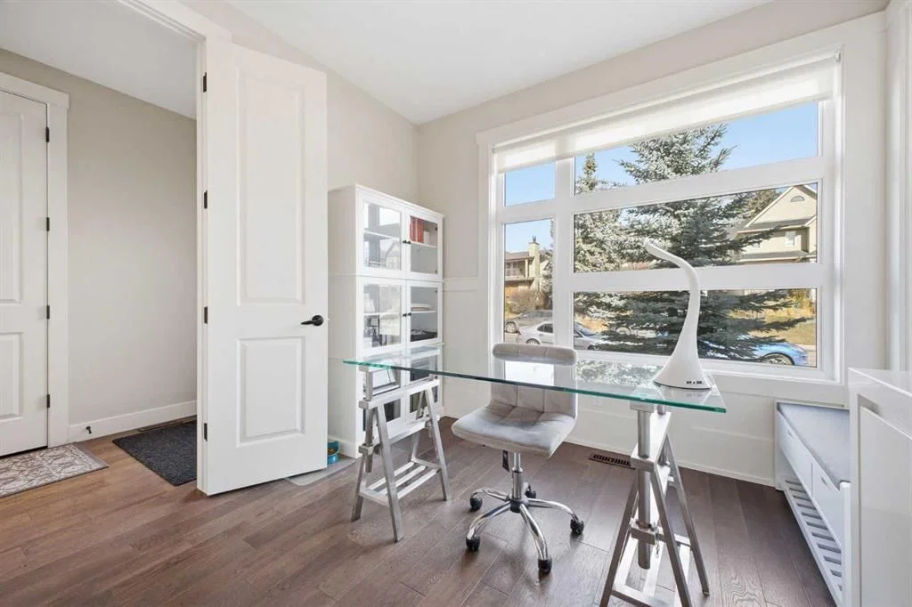 2131 31 Avenue SW, Calgary — photo 5 of 50