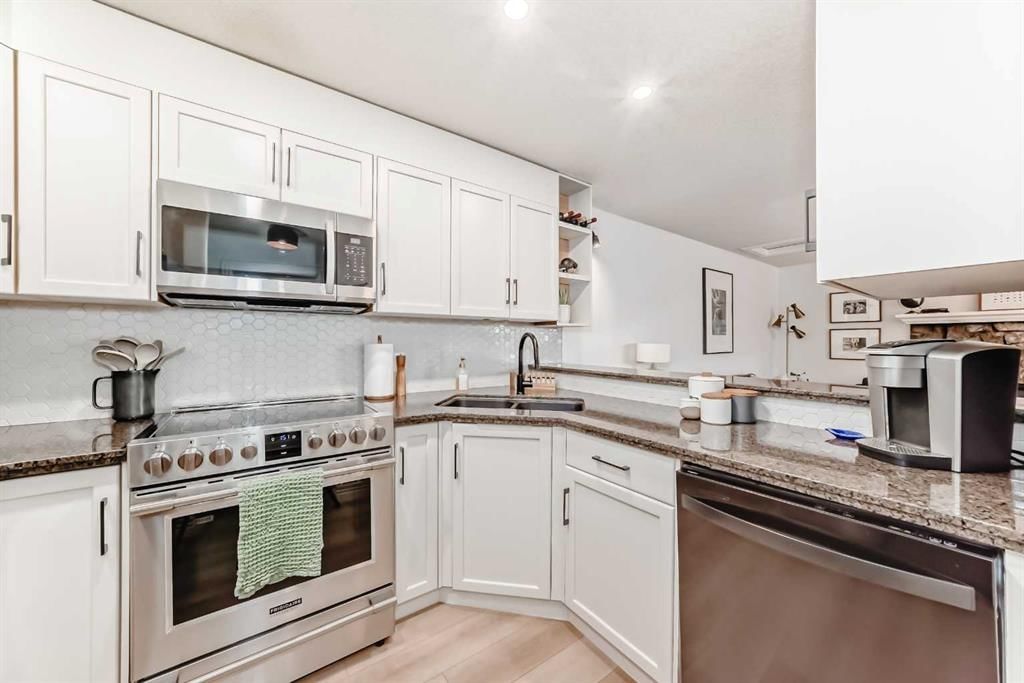149, 66 Glamis Green SW, Calgary — photo 4 of 36