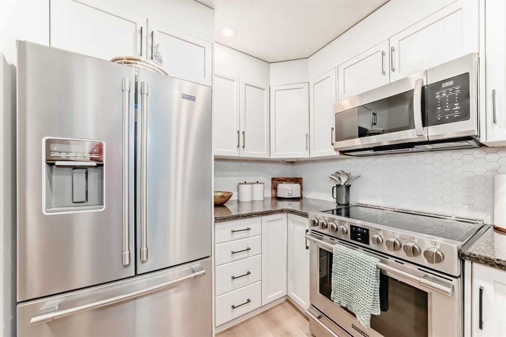 149, 66 Glamis Green SW, Calgary — photo 5 of 36