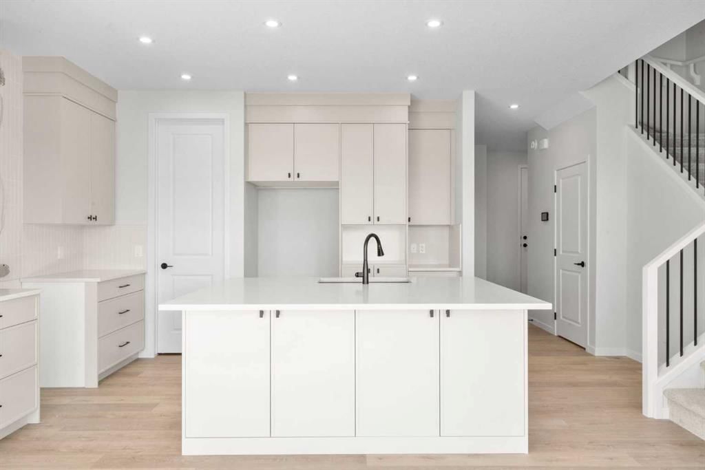 270 West Grove Lane SW, Calgary — photo 2 of 44