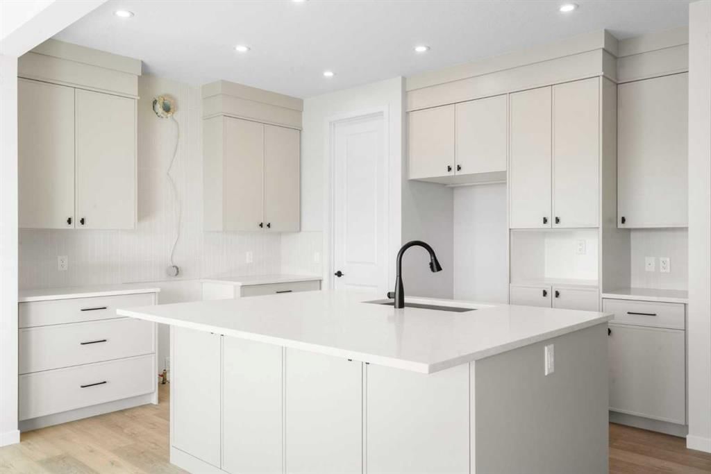 270 West Grove Lane SW, Calgary — photo 3 of 44