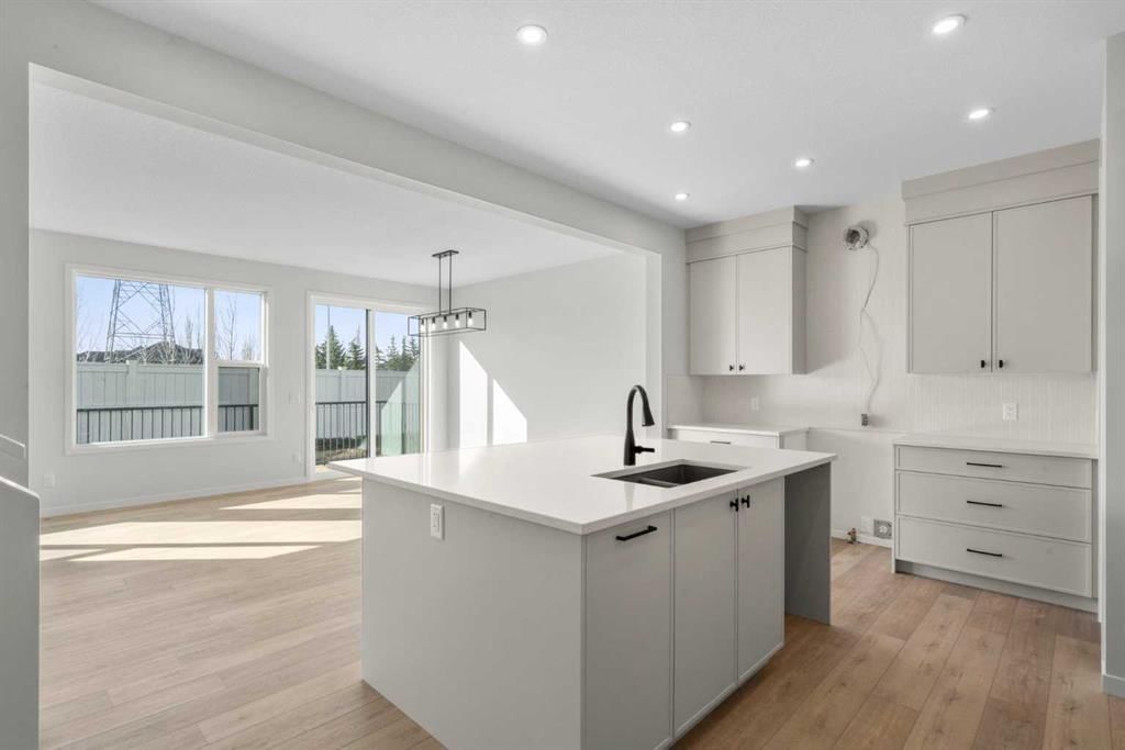 270 West Grove Lane SW, Calgary — photo 5 of 44