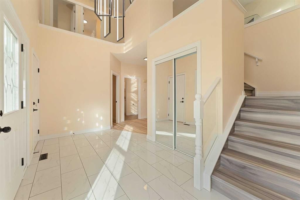 20 Sherwood Circle NW, Calgary — photo 2 of 50