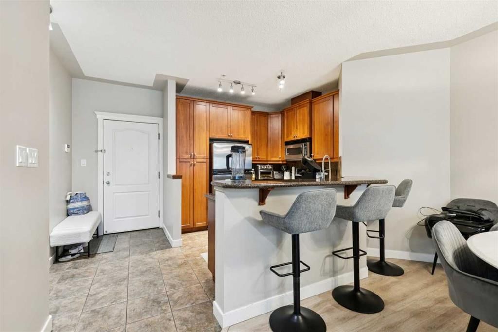 211, 10 Discovery Ridge Close SW, Calgary — photo 4 of 44