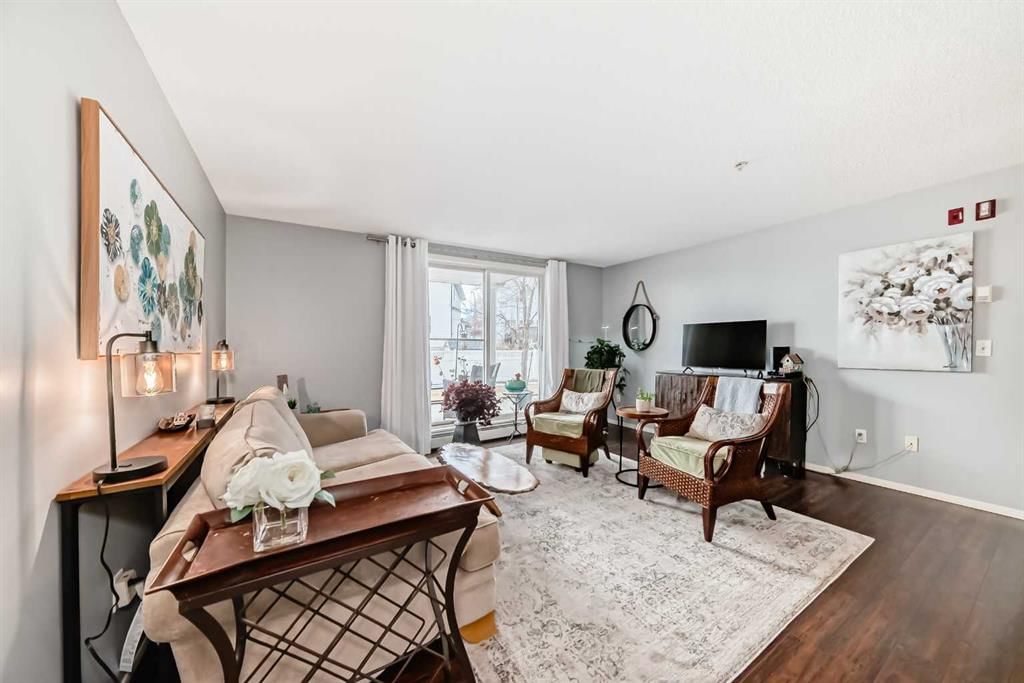 2105, Tuscarora Manor NW, Calgary — photo 3 of 31