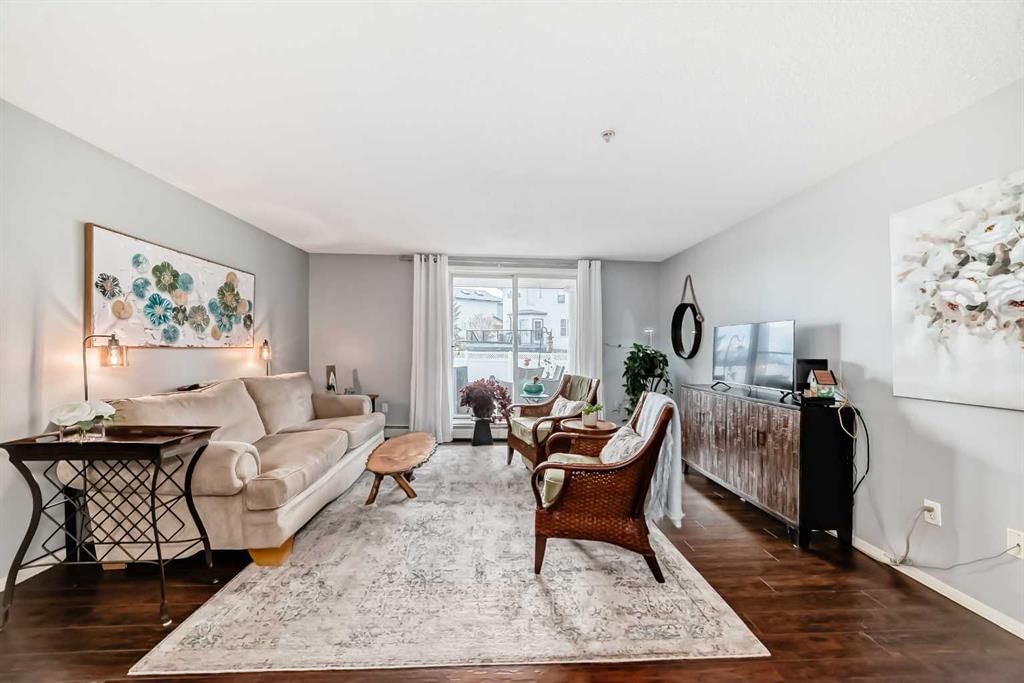 2105, Tuscarora Manor NW, Calgary — photo 4 of 31