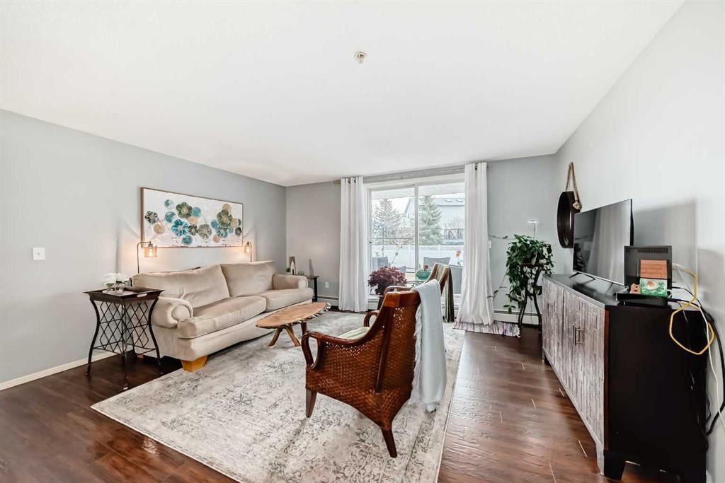 2105, Tuscarora Manor NW, Calgary — photo 5 of 31