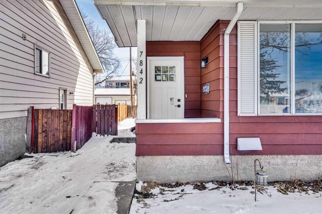 7842 21A Street SE, Calgary — photo 3 of 30