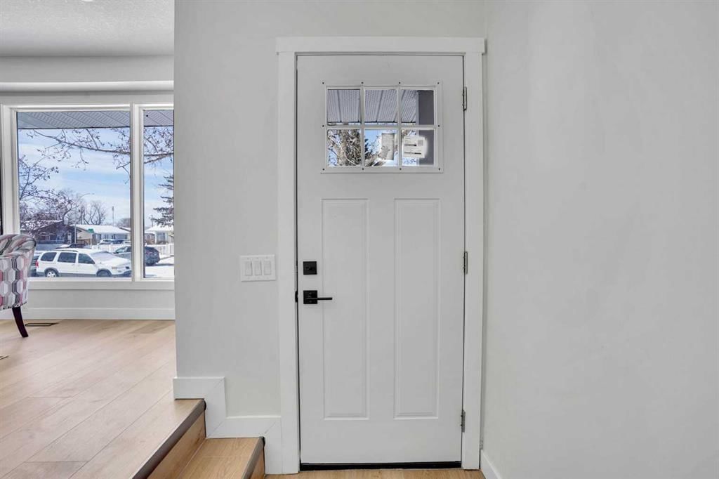 7842 21A Street SE, Calgary — photo 4 of 30