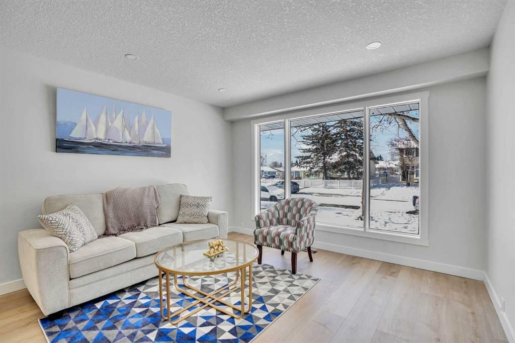 7842 21A Street SE, Calgary — photo 5 of 30