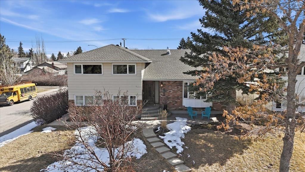 2804 49 Street SW, Calgary — main listing photo