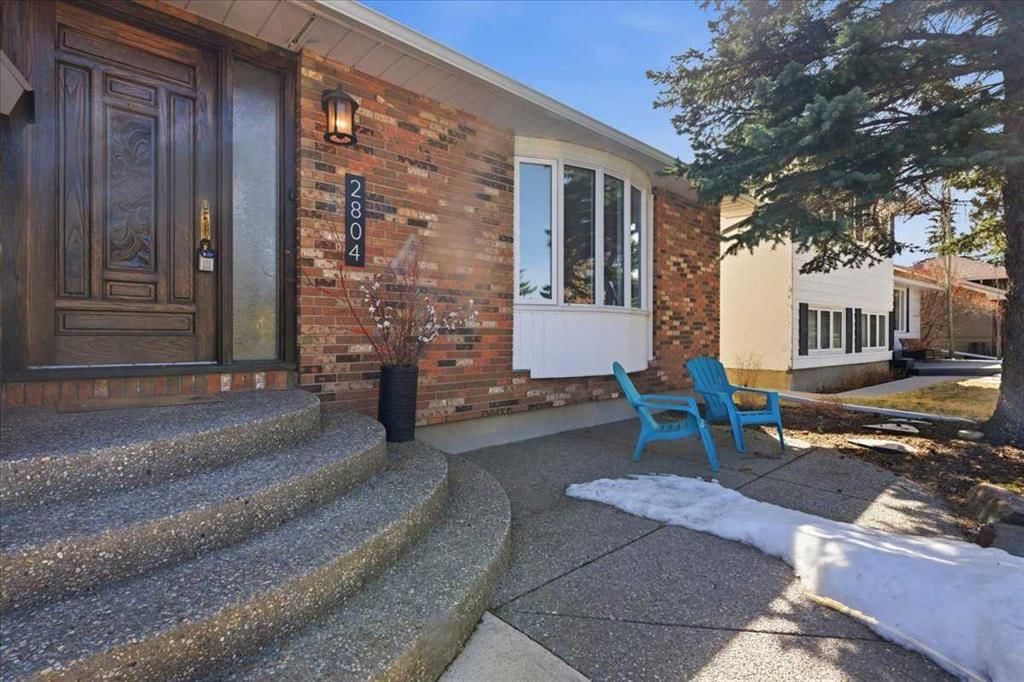 2804 49 Street SW, Calgary — photo 3 of 50