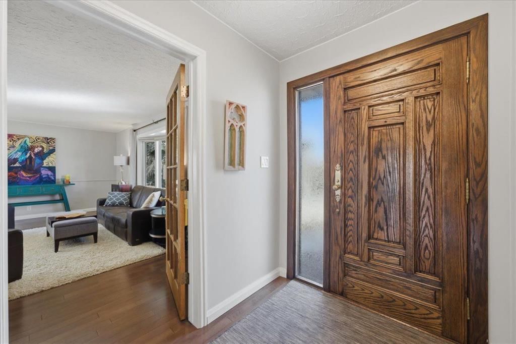2804 49 Street SW, Calgary — photo 4 of 50