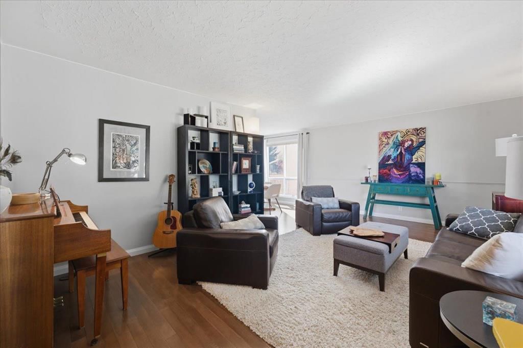 2804 49 Street SW, Calgary — photo 5 of 50