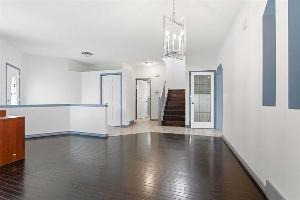 414 Mt Cornwall Circle SE, Calgary — photo 3 of 43