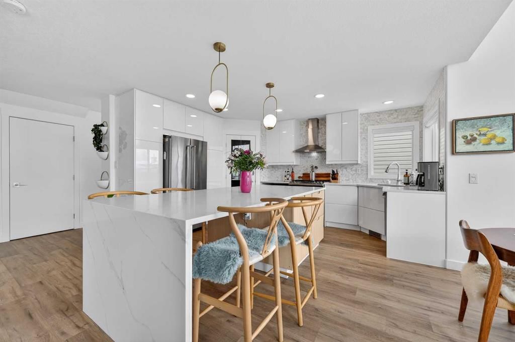 46 Springbluff Boulevard SW, Calgary — main listing photo
