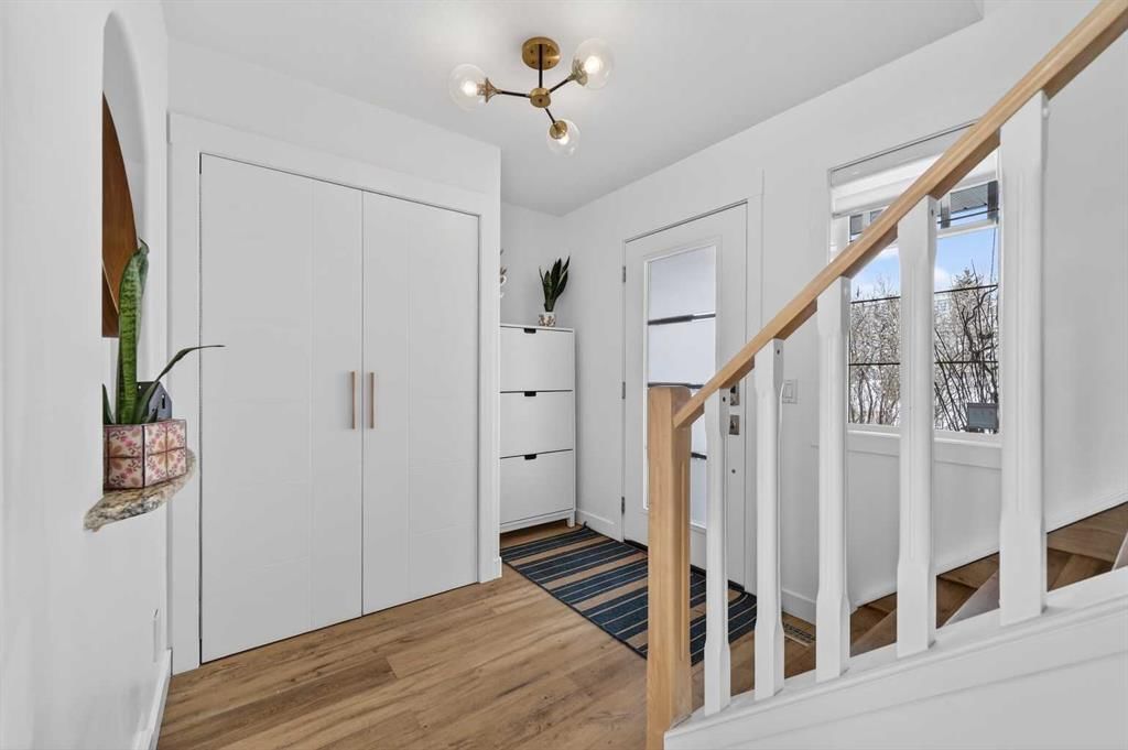 46 Springbluff Boulevard SW, Calgary — photo 3 of 50