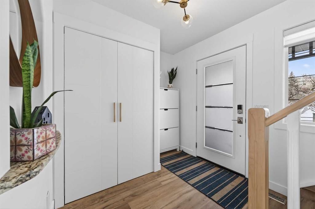 46 Springbluff Boulevard SW, Calgary — photo 4 of 50