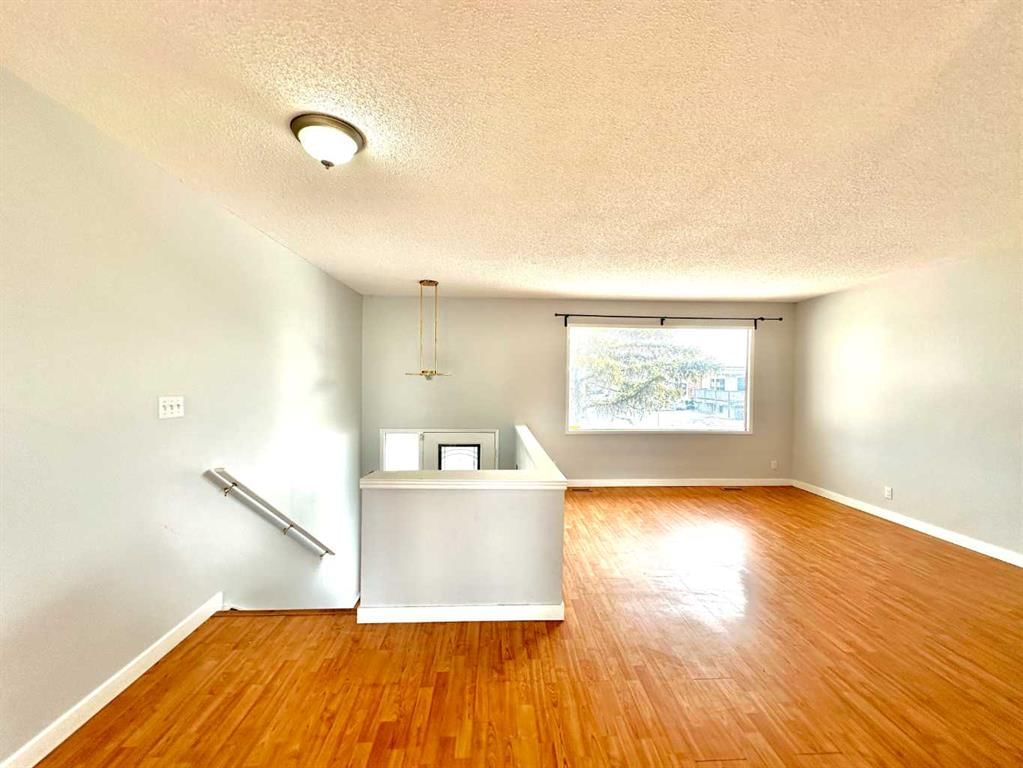 511 Sabrina Road SW, Calgary — photo 5 of 48