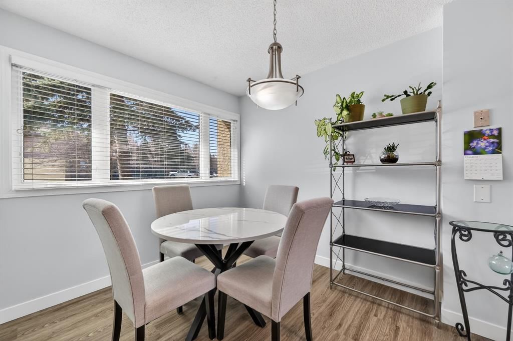 51, 2300 Oakmoor Drive SW, Calgary — photo 3 of 31