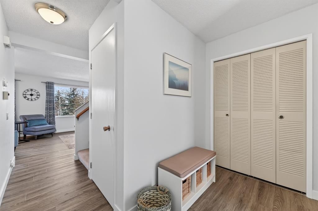 51, 2300 Oakmoor Drive SW, Calgary — photo 4 of 31