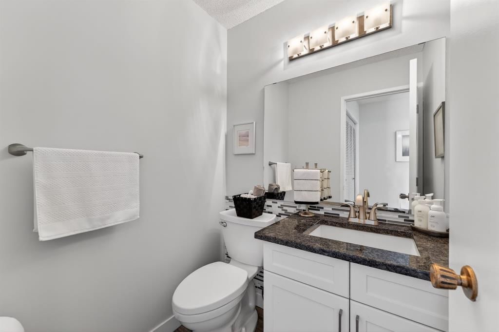 51, 2300 Oakmoor Drive SW, Calgary — photo 5 of 31