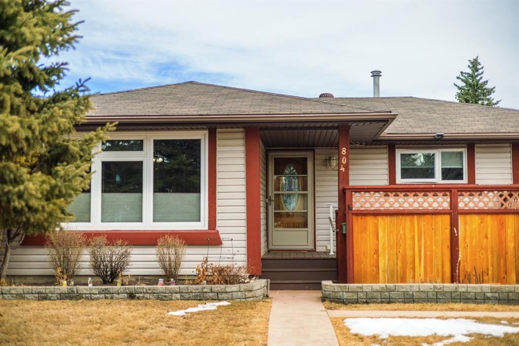 804 Queensland Drive SE, Calgary — photo 4 of 50