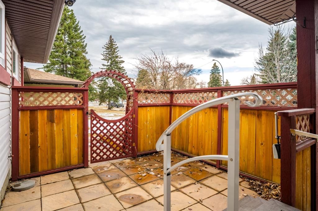 804 Queensland Drive SE, Calgary — photo 5 of 50